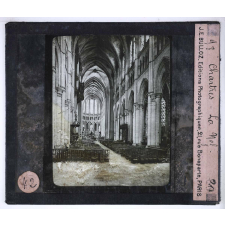 La Cathédrale de Chartres. La Nef.