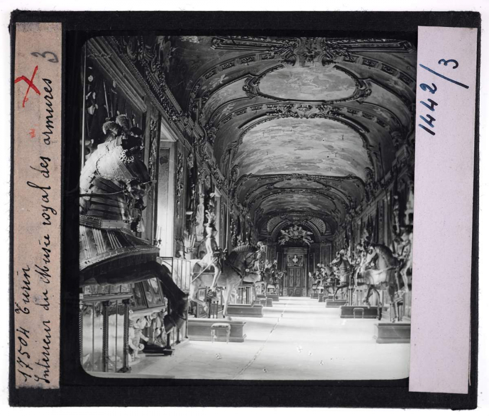 Florence. Turin. Intérieur du Musée royal des armures.