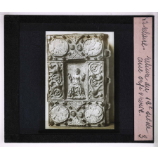 La Reliure artistique. Reliure du 12e siècle avec orfèvrerie.