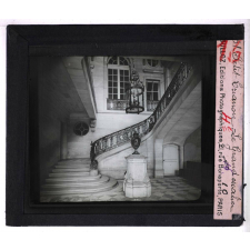 L'Architecture au XVIIIe siècle en France. Petit Trianon, le grand escalier.