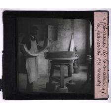 La Fabrication de la porcelaine à la Manufacture Nationale de Sèvres. La fabrication des cassettes.
