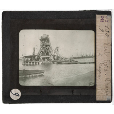 Le Canal de Suez. Port Saïd. Drague à tuyau.