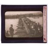 Les Travaux du génie dans un régiment de sapeurs mineurs. II. Manoeuvres de pontage. Sur un pont.