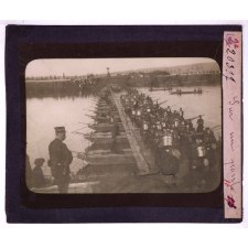 Les Travaux du génie dans un régiment de sapeurs mineurs. II. Manoeuvres de pontage. Sur un pont.