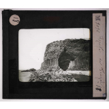 Volcans, tremblement de terre. Grotte de Fingal.