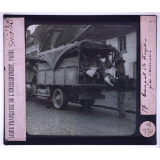 L'Effort militaire français. Transport de troupes par camions.