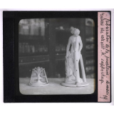 La Fabrication de la porcelaine à la Manufacture Nationale de Sèvres. Démonstration du retrait. Le supportage.