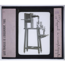 La Photographie et ses applications. Appareil de microphotographie.