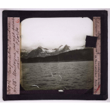 Expédition Andrée. Montagne des sept sœurs dans les fjords.