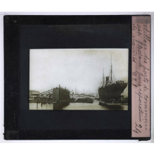 L'Outillage des grands ports de commerce modernes. Dock flottant pour réparations de navires.