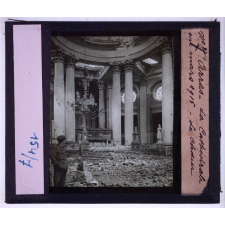 Arras et les champs de bataille de l'Artois. Le théâtre des combats de 1915. Arras. La cathédrale en mars 1916. Le choeur.