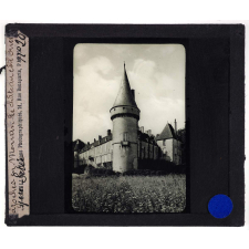 Le Morvan (introduction et 1re série) Morvan septentrional et central - vallées du Cousin, de la Cure et de l'Yonne. Bazoches-en-Morvan. Le château côté ouest.
