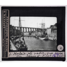 En Bretagne. Morlaix. Le viaduc, vue prise du bassin à flot.