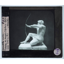 Sculpture grecque des origines jusqu'au 5e siècle avant JC. Héraclès archer. Fronton du temple d'Aphaia, Egine, vers 475 av. J.C. (Munich).