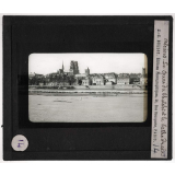 Orléanais sud du bassin de Paris. Orléans. Le quai du Chatelet et la cathédrale.