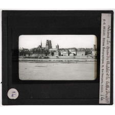 Orléanais sud du bassin de Paris. Orléans. Le quai du Chatelet et la cathédrale.