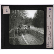Forêts de France. Feuillus et résineux. Pépinière. Préparation d'une fosse à terreau.