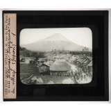 Volcans, érosions, glaciers. Fedzumi-Fujiyama, vue du village (Japon).