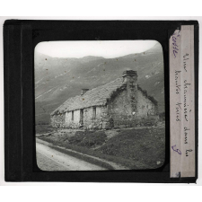 L'Ecosse. Une chaumière dans les hautes terres.