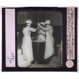 L'Effort des femmes britanniques pendant la guerre. W.R.E.N.S dans une cuisine de la marine.