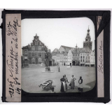 La Hollande. Nimègue, grand marché et le Waag.