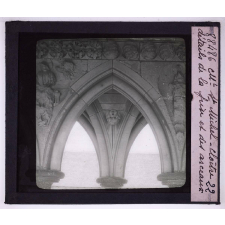 Le Mont-Saint-Michel. Cloître, détails de la frise et des arceaux.