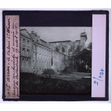 Arras et les champs de bataille de l'Artois. Le théâtre des combats de 1915. Arras. Le palais St-Waast. Ancien archevêché et musée au fond la cathédrale. 17 octob. 1915.