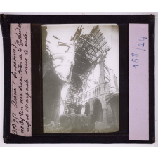 L'Aisne en 1918. Soissons. Un des Bas-Côtés de la Cathédrale, nef et charpente dans le vide.