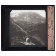 Norvège, montagnes, vallées. Un tunnel.