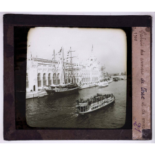 La Rue des nations et la berge de la rive gauche de la Seine à l'exposition universelle de 1900. Palais des armées de terre et de mer (Exp. 1900).