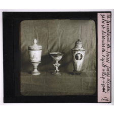 La Manufacture de porcelaine de Sèvres. Pièces découpées et décorées de sujets allégoriques.