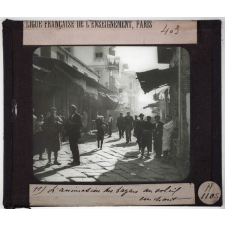 Salonique. L'animation des bazars au soleil couchant.