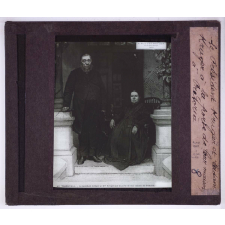 Guerre des Boërs. Le Président Kruger et Madame Kruger à la porte de leur maison à Prétoria.