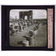 L'Afrique romaine. Timgad. Pilons et pressoirs.