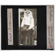Etats Balkaniques. Costume de femme serbe.