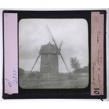 Les Régions de craie du nord de la France (Amiénois) (géographie physique et humaine). Vieux moulin à vent (Oresmaux).