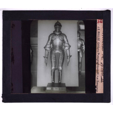 Visite aux Invalides. Armure de Henri II.