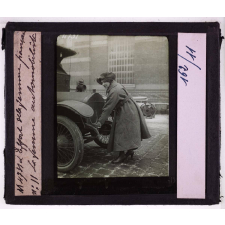 L'Effort de la femme française pendant la guerre. La femme automobiliste.