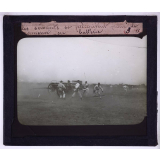Canons et artillerie de campagne. Les servants se précipitent pour le ramener en batterie.
