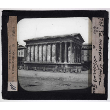 Midi. La Maison Carrée à Nîmes (Gard).