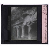 Le Bouddhisme. Les grottes d'Ajanta.