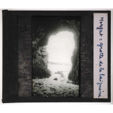 Les Plages. Morgat : grotte de la baignoire.