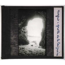 Les Plages. Morgat : grotte de la baignoire.