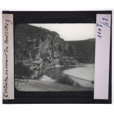 Montagne noire, Garrigues, Cévennes, Vivarais. L'Ardèche en amont du Pont d'Arc.