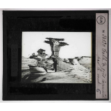 Volcans, érosions, glaciers. Table de grès façonnée par le vent.