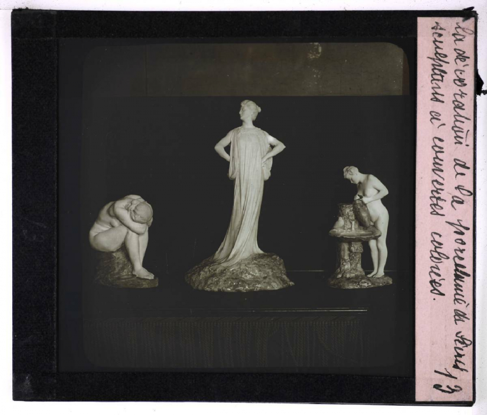 La Décoration de la porcelaine à la Manufacture Nationale de Sèvres. Sculptures à couvertes colorées.