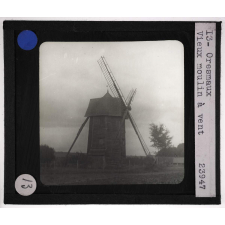 La Picardie. Oresmaux. Vieux moulin à vent.