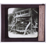 Champ de Mars expo 1900. Exposition rétrospective. Un vieux pressoir.