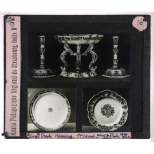 Poteries et faïences. Faïences Strasb. Hannong 1ère période. Musée de Strasb.