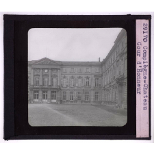Le Château de Compiègne. Cour d'Honneur.
